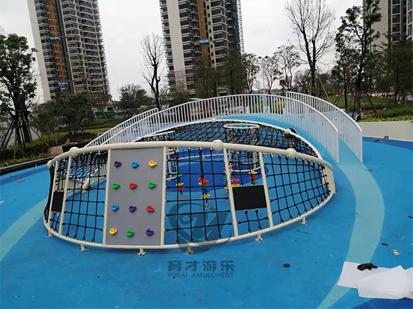 兒童攀爬1.jpg