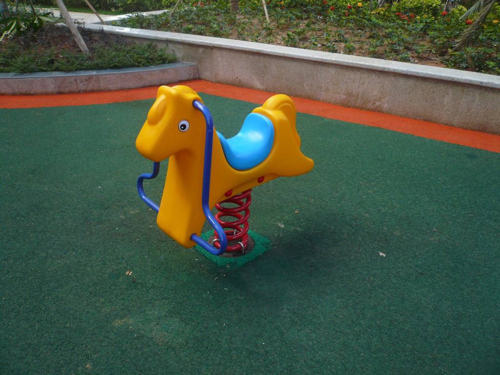 小馬搖樂(lè)_兒童樂(lè)園搖馬_室外搖搖樂(lè)(圖1) timg.jpg