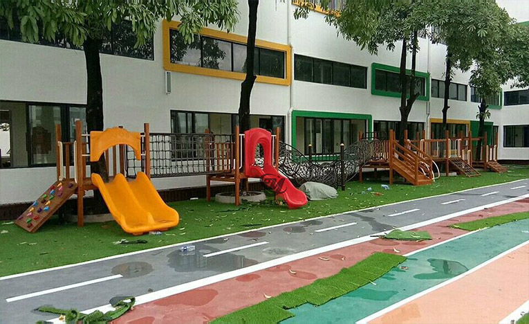 木質(zhì)體能拓展器材幼兒園戶外大型玩具攀爬滑梯案例_佛山佰德幼兒園