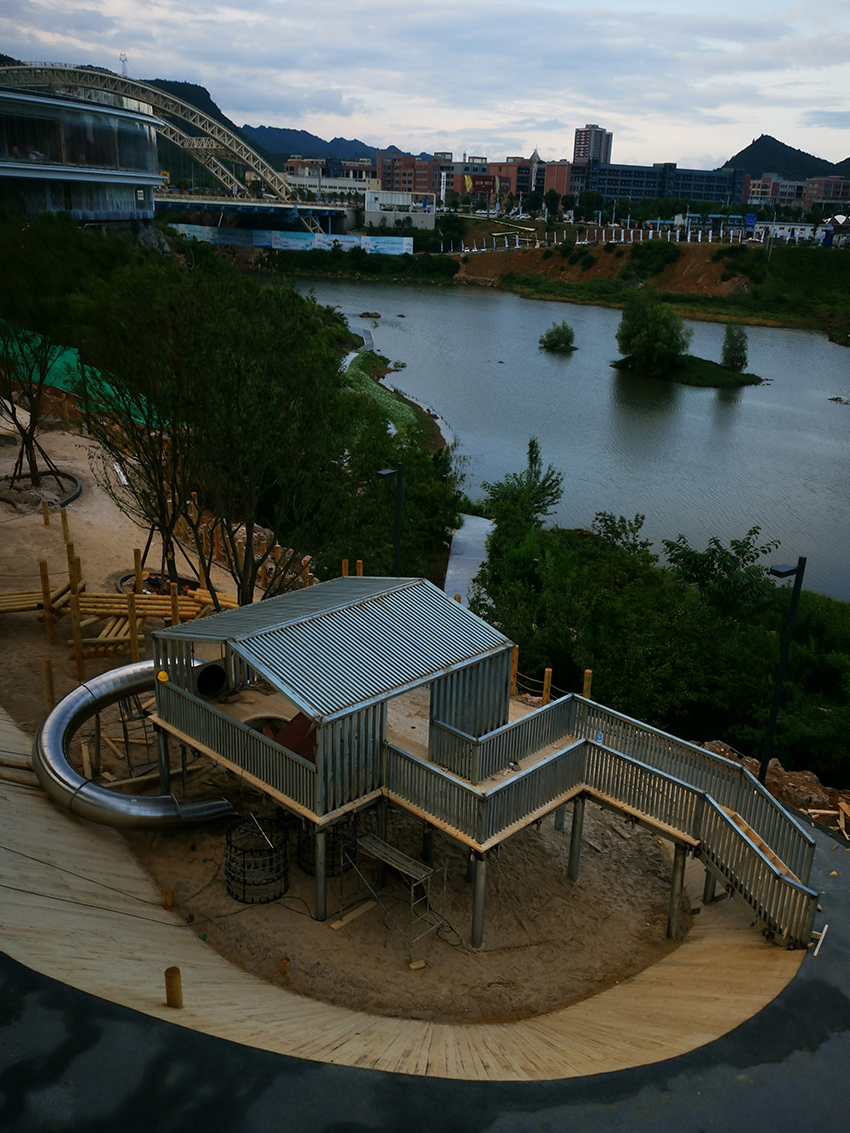 戶外兒童非標(biāo)游樂設(shè)備介紹(圖3) 616fbab737177.jpg